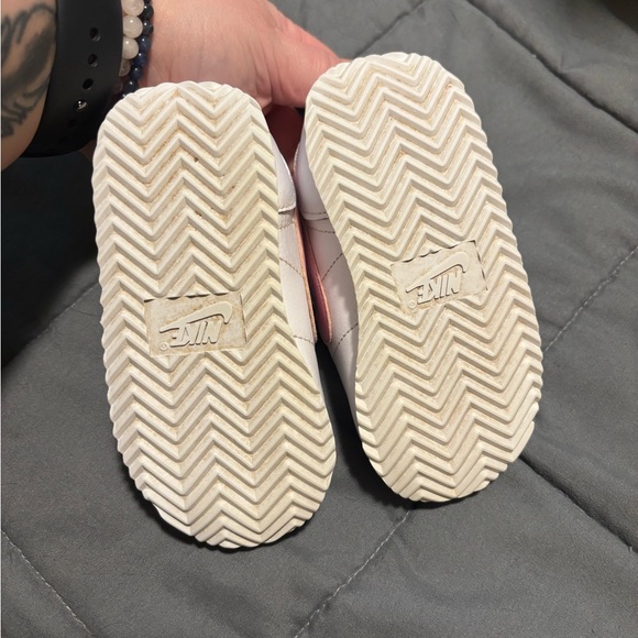 NIKE Little Cortez 7 White and Pink Toddler Sneakers Size 6 - Picture 3 of 7